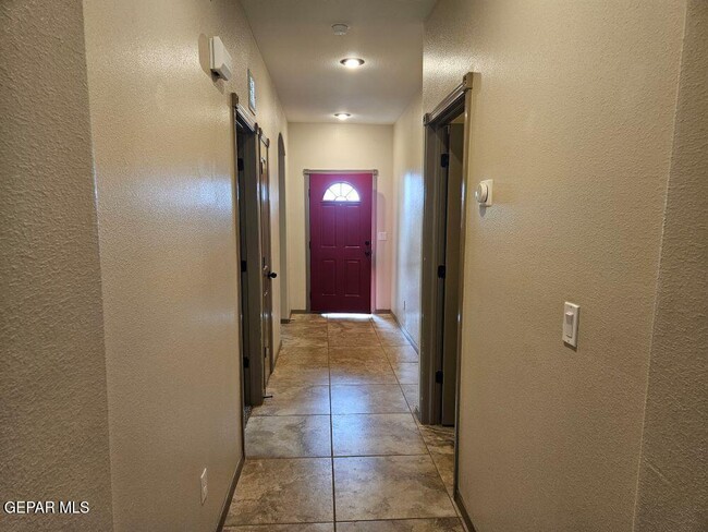 Building Photo - 7116 Copper Town Dr