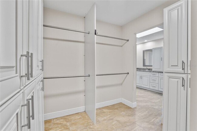 Building Photo - 6766 Edgeworth Dr