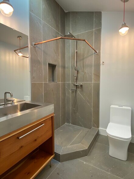 Building Photo - 3605 Helms Ave