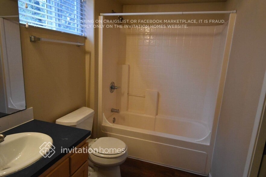 Building Photo - 6812 76th Dr NE