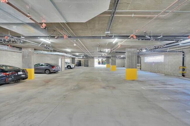 Building Photo - Riverside 4 Lease