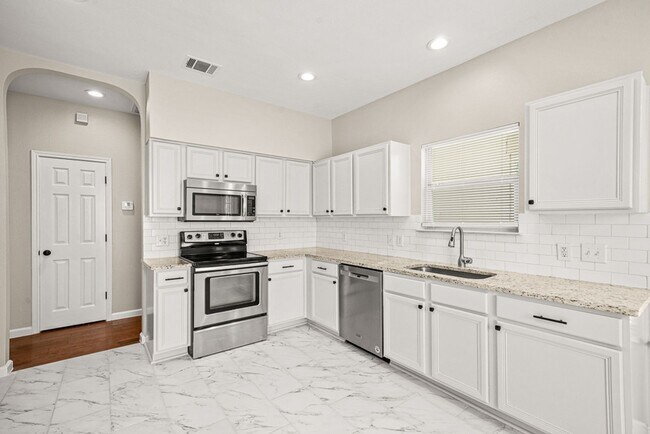 Building Photo - For Rent! Updated Single Story in Sonoma R...