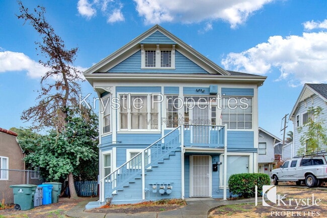 Building Photo - 825 Louisiana St