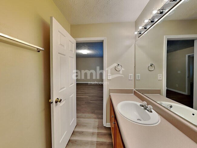 Building Photo - 409 Kirkland Dr