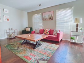 Building Photo - 9813 Starwood Dr