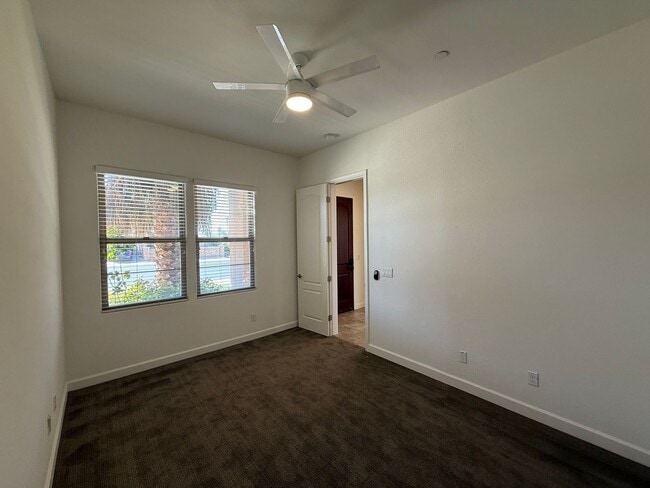 Building Photo - Lake front single story home in gated community!