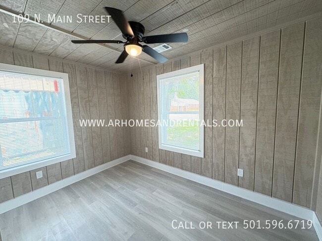 Building Photo - 109 N Main