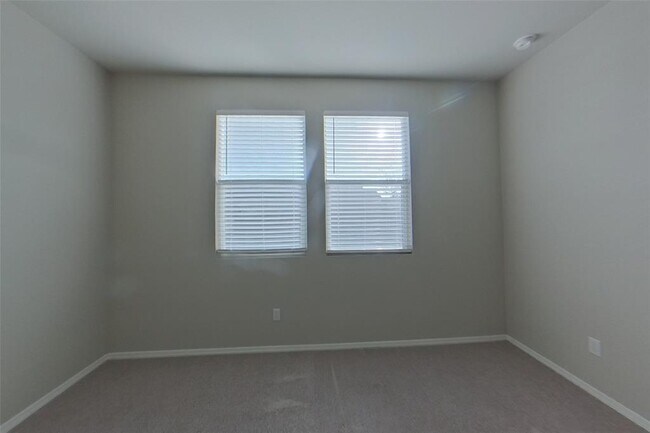 Building Photo - 5221 Saddle Clb Dr