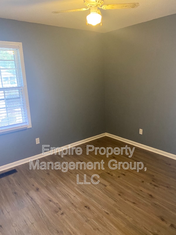 Building Photo - 5750 Dellwood Dr