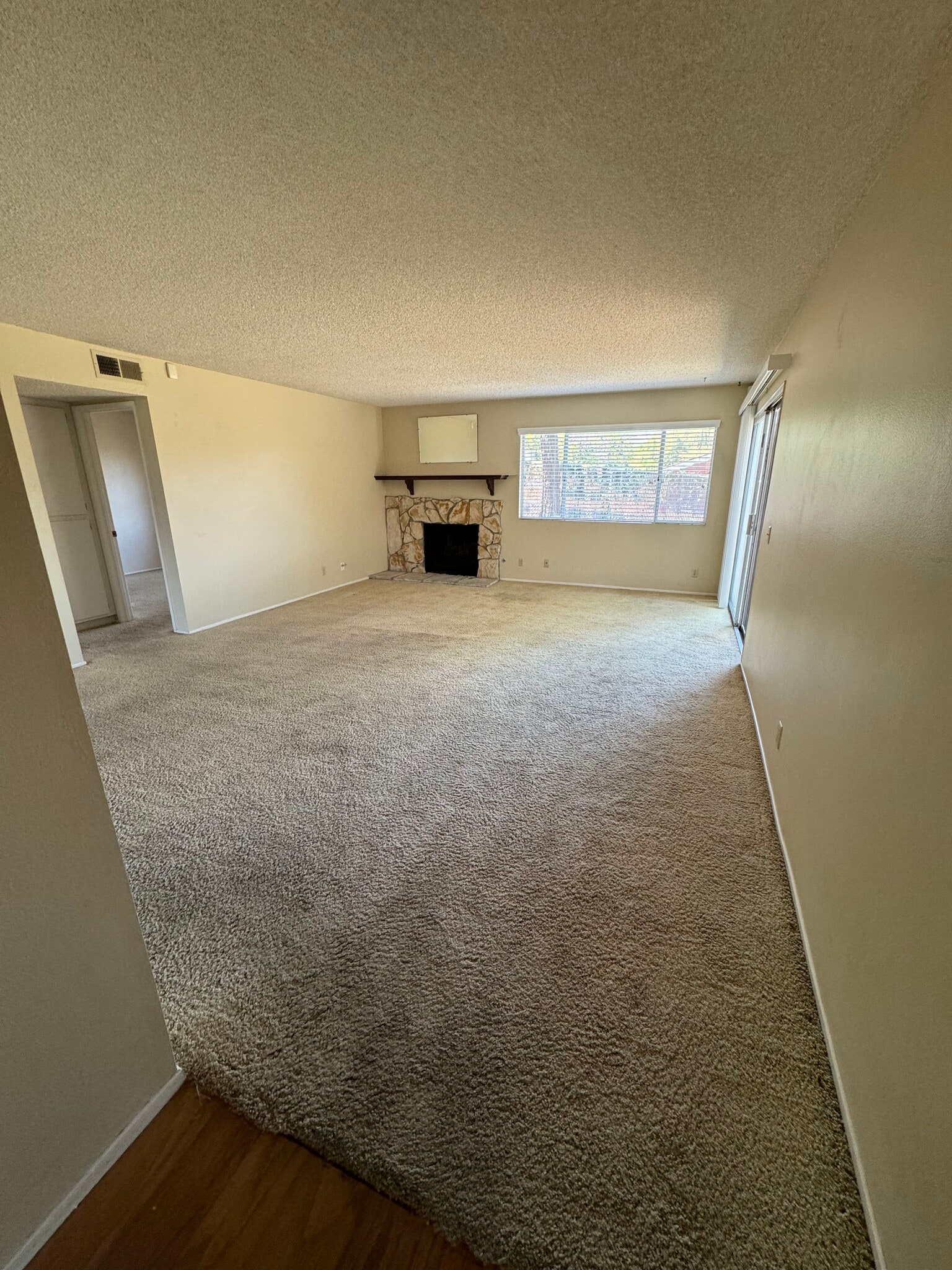 Building Photo - 330 Ivy Ln