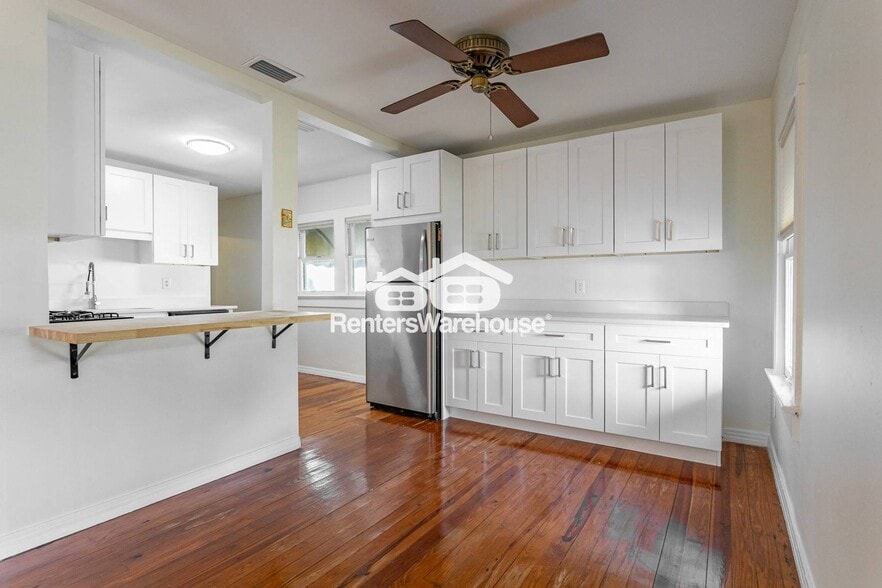 Building Photo - 1008 W Powhatan Ave