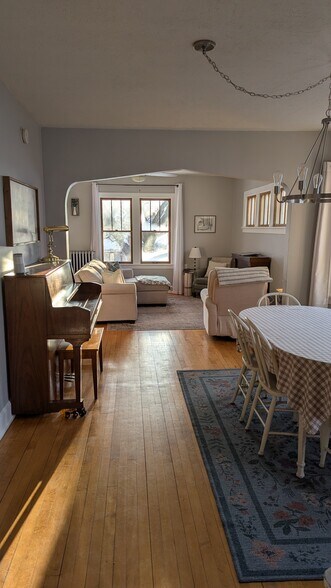 Building Photo - 1534 Jefferson St NE