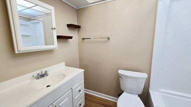 Building Photo - Annual Updated 1BR/1BA Condo – New Interior Finishes, Located on the 2nd Floor