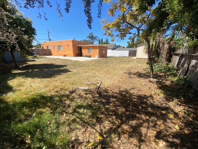 Building Photo - 914 Alice Ave