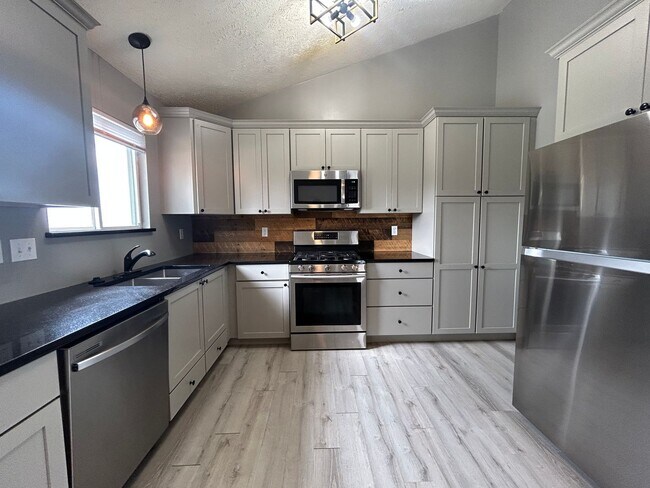 Building Photo - Home For Rent Bellevue.