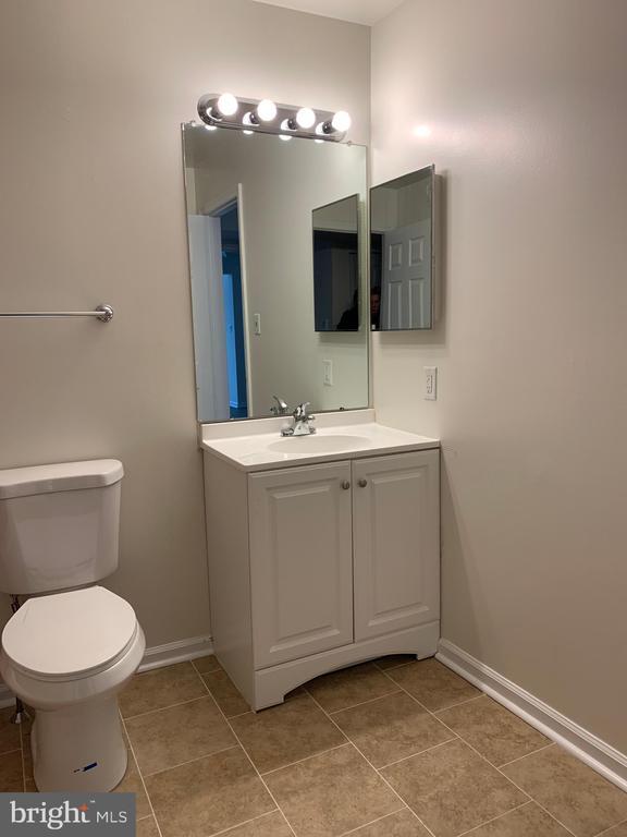 Building Photo - 1905 Bennett Pl