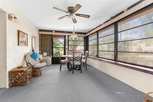 Building Photo - 2072 Maguire Ave