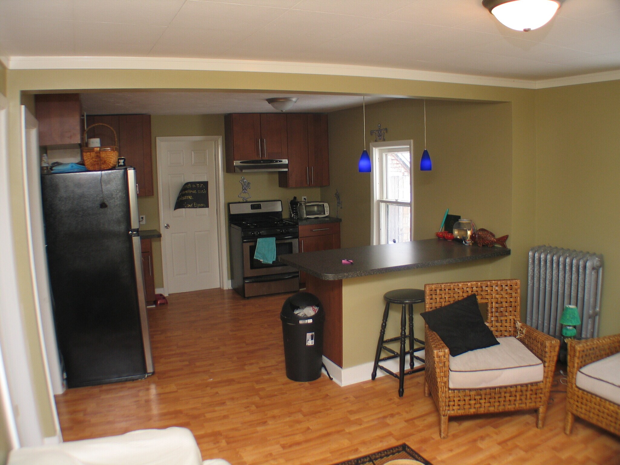 Building Photo - 737 Village St