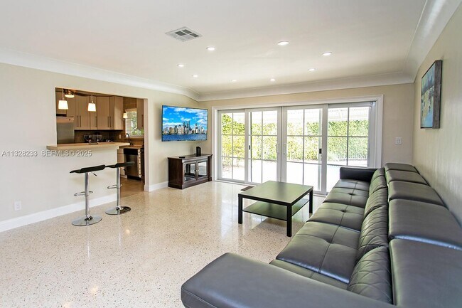 Building Photo - 809 S 17th Ave