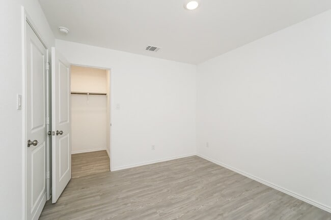 Building Photo - 5915 Sunset Song Ln