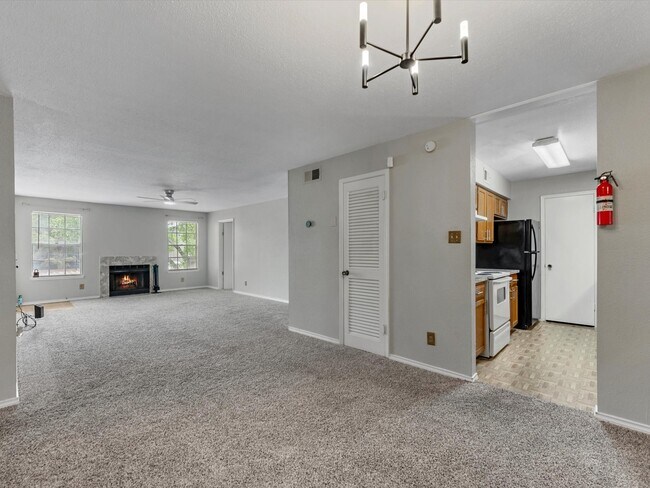 Building Photo - 9700 Leawood Blvd