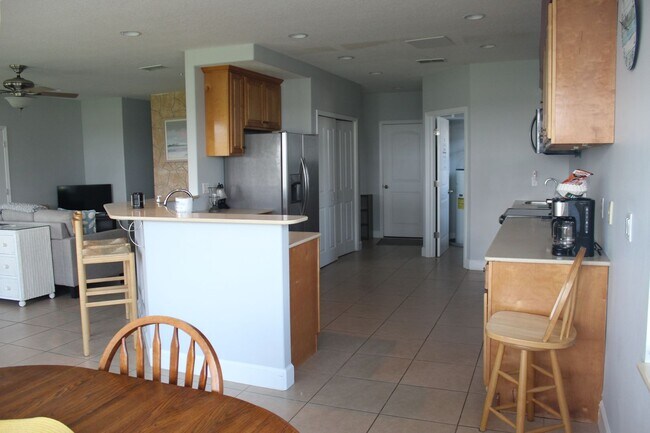 Building Photo - Furnished Riverview Home w/ Pool