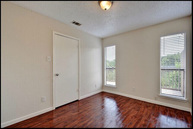 Building Photo - 2003 Kenneth Ave