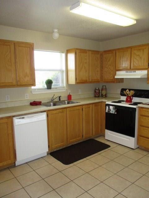 Building Photo - 3/2/2 Old Granbury Estates! Very nice home...
