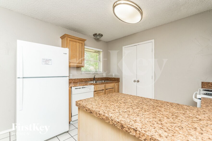 Building Photo - 606 Plainview Dr