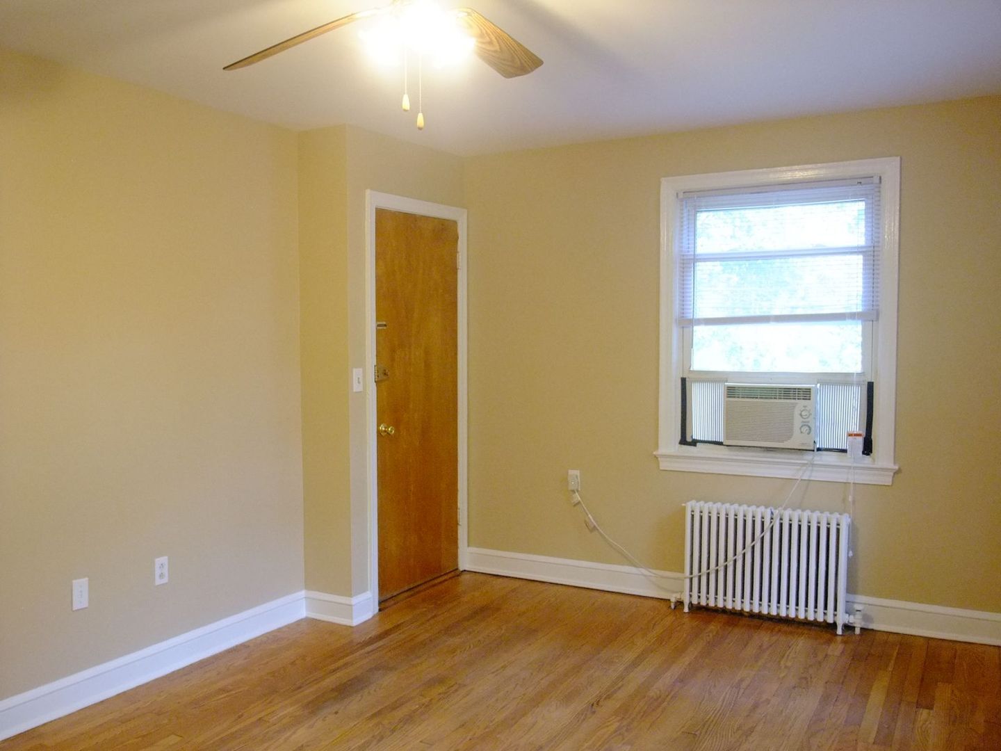 Building Photo - 8206 Greenwood Ave