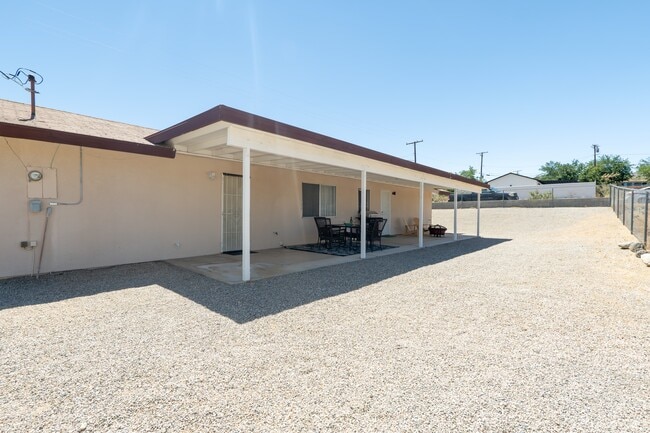 Building Photo - 6870 Sunset Rd
