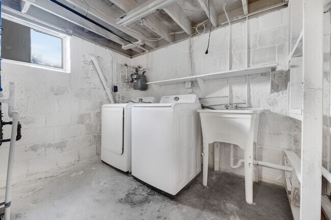 Building Photo - 6112 The Parkway