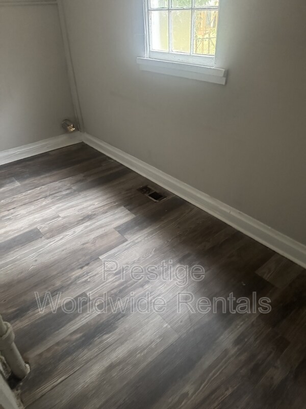 Building Photo - 3905 Oates Ave