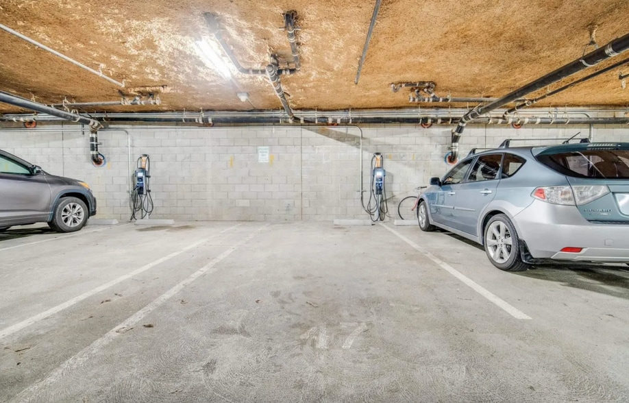 Off-street parking - 555 10th St