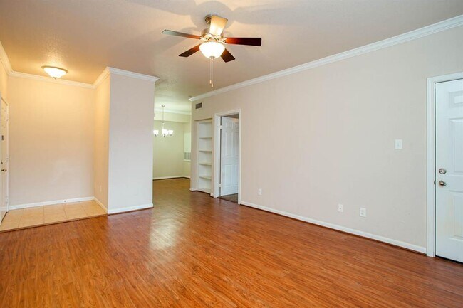 Building Photo - 2255 Braeswood Park Dr