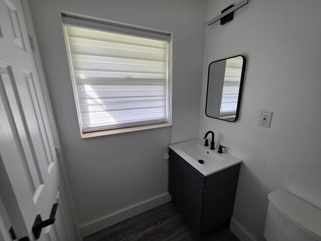 Building Photo - 718 Whippoorwill Ln