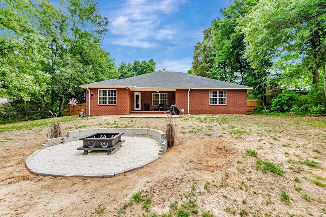 Primary Photo - 121 Hillwood Dr