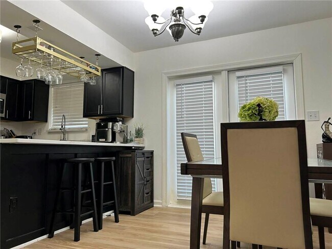 Building Photo - 6940 Roswell Rd