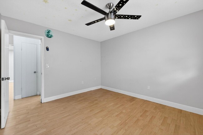 Building Photo - 6219 SW 20th Ct