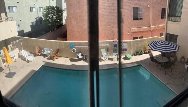 Pool - 13920 Moorpark St