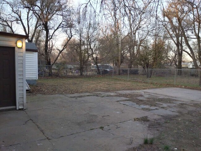 Building Photo - 2 Bed, 1 Bath Ready for Rent!