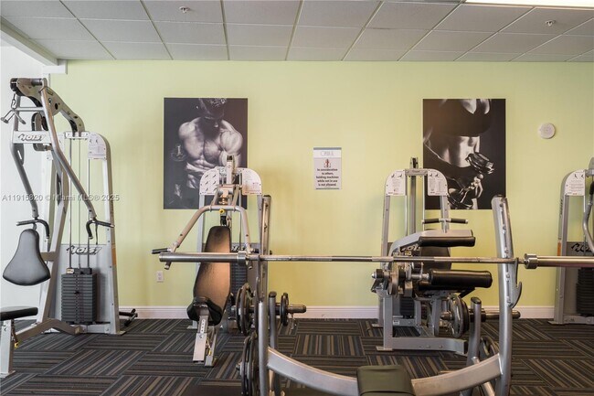 Building Photo - 1750 N Bayshore Dr