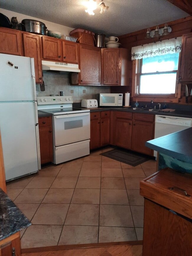 Building Photo - $1,600 - 4 Bedroom 2 Bathroom Furnished Log Cabin on the Creek