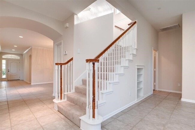 Building Photo - 34 N Longsford Cir