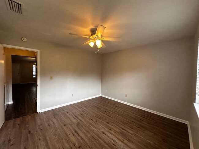 Building Photo - 214 White Dr