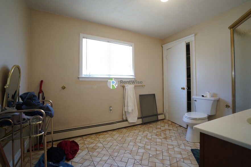 Building Photo - 52 Pearson Rd