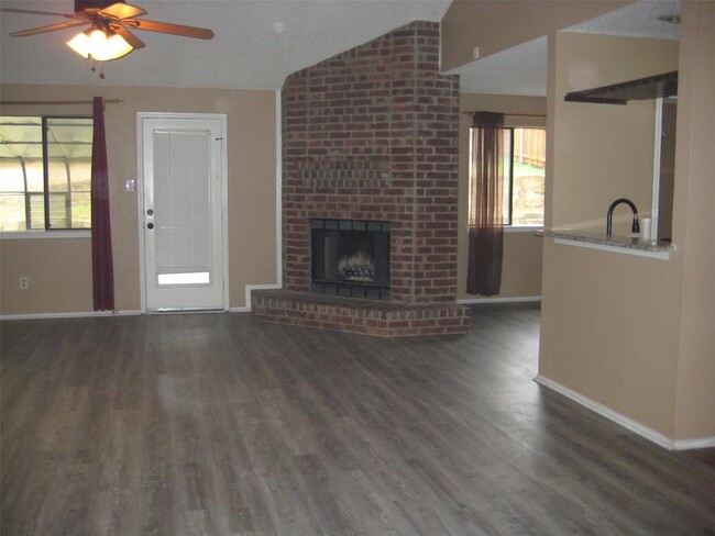 Building Photo - 2301 Fall Ct