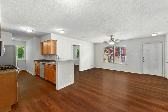 Building Photo - 5707 Spring Meadow Rd