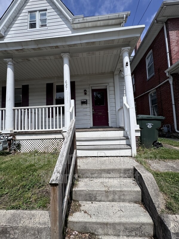Building Photo - 627 N Mulberry St
