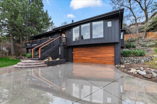Building Photo - Fully Furnished Luxury Executive Rental